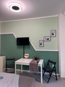 Μια τηλεόραση ή/και κέντρο ψυχαγωγίας στο NaLa Nest - small but nice +4 φωτογραφίες