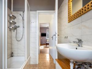 a bathroom with a sink and a shower at Reihenhaus mit Wlan in Buchholz am Müritzsee in Buchholz +50 photos