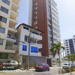 Το κτήριο όπου στεγάζεται  το διαμέρισμα +11 φωτογραφίες