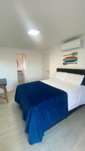 Postel nebo postele na pokoji v ubytování Apartamento em Resort frente ao Mar