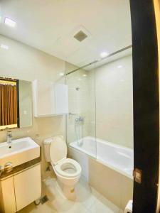 Koupelna v ubytování The Mactan Beach Condo Staycation