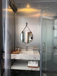 Koupelna v ubytování Lá Đỏ 2 Homestay & Coffee + 101 fotografií