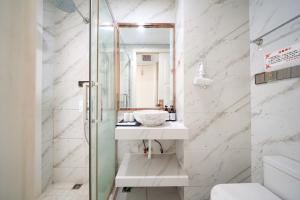 Ένα μπάνιο στο Sunny-Sea Bay View Apartment(Xiamen University Shimao Twin Tower Branch） +95 φωτογραφίες