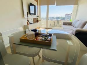 a living room with a table and a couch at Apart Liucura Edificio Belmonte Temuco in Temuco
