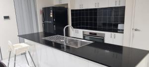 Kuchyň nebo kuchyňský kout v ubytování Modern Comfort