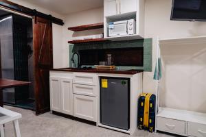 a kitchen with a black refrigerator and a microwave at Desierto de Acero Containers in San José del Cabo