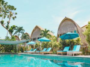 a pool at the resort at Hai Tide Beach Resort in Nusa Lembongan +113 photos