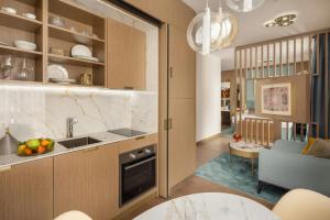 Kuchyň nebo kuchyňský kout v ubytování Teatro Luxury Apartments Firenze - Starhotels Collezione + 66 fotografií