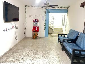 a living room with a red vending machine next to a door at Casona el Sol in Veracruz