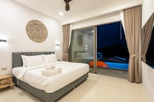 Postel nebo postele na pokoji v ubytování Villa Coconut Samui - The Heart of Island Serenity + 50 fotografií