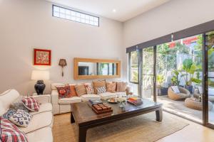 Imagen de la galería de 6A Hough Street - Sophisticated pet friendly home with air con, wi-fi and linen provided, en Nelson Bay
