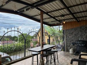 Μπαλκόνι ή βεράντα στο Monteverde Guesthouse +11 φωτογραφίες