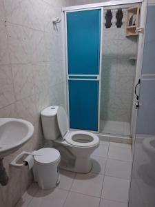 Et badeværelse på Comfort La Española + 19 billeder