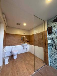 Koupelna v ubytování Resolution Resort