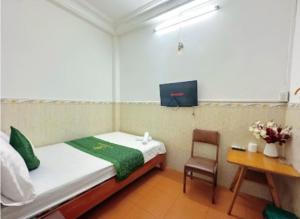 Postel nebo postele na pokoji v ubytování Thanh Long Hotel Hồ Chí Minh + 5 fotografií