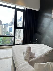 Ένα ή περισσότερα κρεβάτια σε δωμάτιο στο AXON Suites Near Bukit Bintang by Peak Pavilion +39 φωτογραφίες