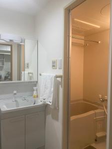 Koupelna v ubytování 星の宿大阪城 + 10 fotografií