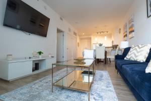 Køkken eller tekøkken på High-Rise Apartment with Panoramic Skyline Views