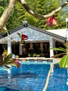 Bazén v ubytování Deep Forest Garden Hotel nebo v jeho okolí + 31 fotografií