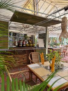 Restaurace v ubytování Deep Forest Garden Hotel