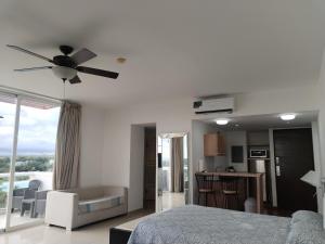 Kuchyň nebo kuchyňský kout v ubytování Tu escapada en Playa B Town Center Suites