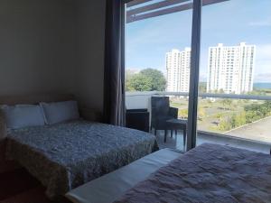 Postel nebo postele na pokoji v ubytování Tu escapada en Playa B Town Center Suites + 62 fotografií