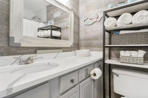 Vannituba majutusasutuses Beach Front Ocean View Condo - Top Of The Gulf 804 +12 fotot