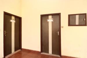 a row of three doors in a room at Hotel O Star INN in Jalandhar +21 photos