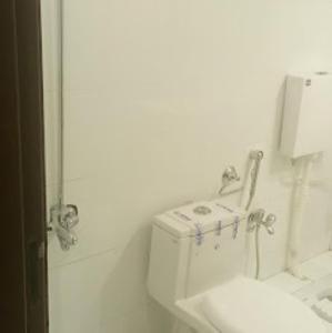 Ένα μπάνιο στο Kings Inn Hotel