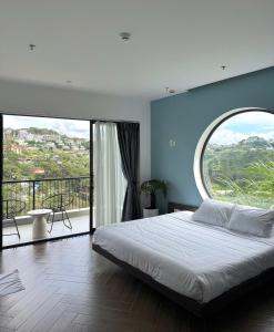 Postel nebo postele na pokoji v ubytování Sky View