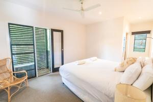 Postel nebo postele na pokoji v ubytování Sand Track - The Beachfront Retreat