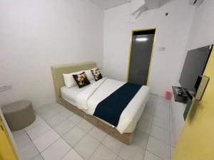 a small bedroom with a bed in a room at Rest N Go CM in Ipoh