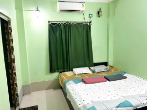 Postel nebo postele na pokoji v ubytování Hotel O Sampad