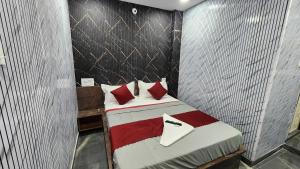 Ένα ή περισσότερα κρεβάτια σε δωμάτιο στο Hotel O Nova Comfort Inn