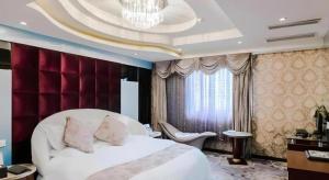 a bedroom with a white bed and a red wall at GreenTree Alliance Hotel Chengdu Dujiangyan Sands Bird's Nest in Dujiangyan +133 photos