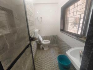 Ένα μπάνιο στο Hotel O Sai Shlok Inn Lodging