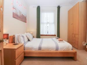 Postel nebo postele na pokoji v ubytování Captains Quarters