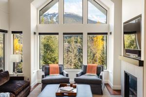 Posezení v ubytování ZenAway - 4BR Luxury Penthouse - Stunning Mtn Views