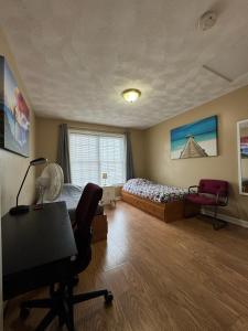 Χώρος καθιστικού στο Off Broadway in Revere, MA 3Bed, 3BR GoodVariety