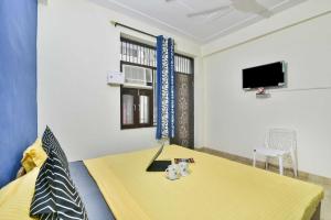 TV a/nebo společenská místnost v ubytování Hotel O Sector 23 Udyog Vihar