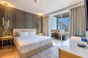 a bedroom with a king sized bed and a balcony at FIVE Palm Residence - Elegant Homes in Dubai +235 photos