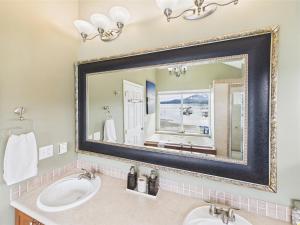 a bathroom with two sinks and a mirror at Family Getaway in Juneau, Alaska Unforgettable Ocean and Mountain Views in Mendenhaven +16 photos