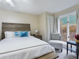 Ένα ή περισσότερα κρεβάτια σε δωμάτιο στο Juneau 3 bedroom home with Ocean & Mountain Views