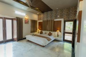 Ένα ή περισσότερα κρεβάτια σε δωμάτιο στο Villa Sinhara 4bhk , Udaipur