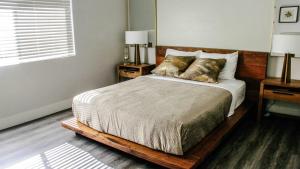 Postel nebo postele na pokoji v ubytování Yosemite get away, Private Hot Tub, Great Views, Close to South Gate + 28 fotografií