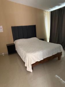 Ένα ή περισσότερα κρεβάτια σε δωμάτιο στο Casa de dos pisos,Ciudad Tolteca