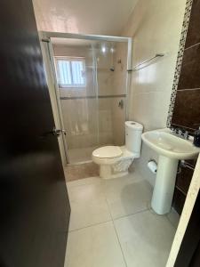 Ένα μπάνιο στο Casa de dos pisos,Ciudad Tolteca +10 φωτογραφίες