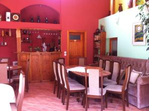 Restoran atau tempat makan lain di Pensiunea Gentiana