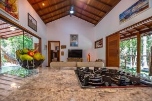 a kitchen with a stove and a bowl of fruit at Casa alto padrão próximo a praia, suíte, jacuzzi in Marau