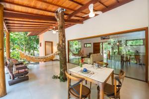 a dining room with a table and chairs at Casa alto padrão próximo a praia, suíte, jacuzzi in Marau